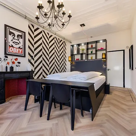 The Monument Отель 2*