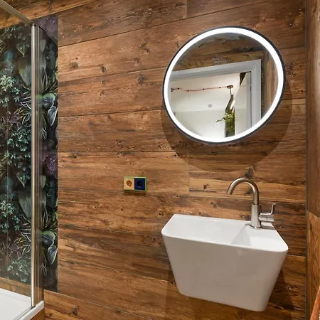 The Monument Отель